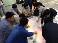 ポップスコンサートを宣伝するための看板づくりの様子です！